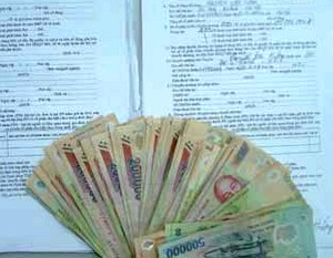 Lập hồ sơ giả chuyển nhượng 10.000 cổ phiếu ngân hàng